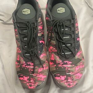 Nike Women's Sneakers in Pink and Black